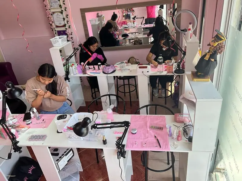 Emprendimiento y Gestión de Salón - Contenido del curso integral de belleza Landing Spark